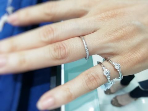 【4℃ BRIDAL(ヨンドシーブライダル)の口コミ】 婚約指輪を探し始めて数店舗目ですが、今まで見たことのないデザインのも…