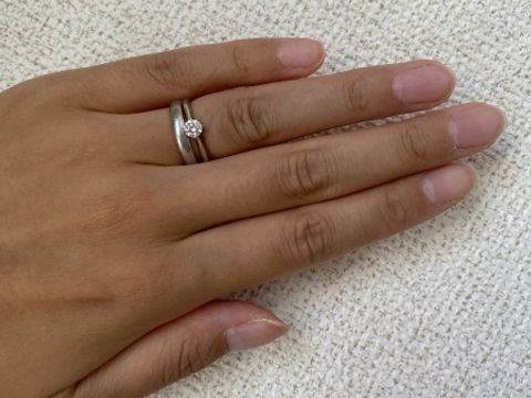 【ジュエリーツツミ(JEWELRY TSUTSUMI)の口コミ】 シンプルで指が綺麗に見える指輪を希望していました。こちらのリングはウ…