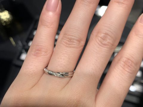 【エクセルコダイヤモンド(EXELCO DIAMOND)の口コミ】 最初つけた際はちょっと捻ってるデザインは違和感を感じましたが、すぐ慣…