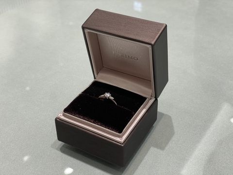 【アイプリモ(I-PRIMO)の口コミ】 真っ直ぐのデザインより少しウェーブのかかった指輪が好みで、実際につけ…