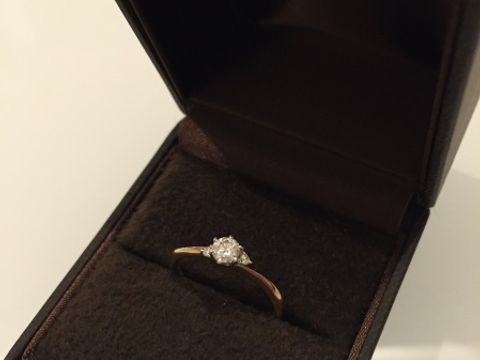 【CHER LUV(シェールラブ)の口コミ】 ゆくゆくは結婚指輪と重ね付けが出来るデザインのものを探していました。…