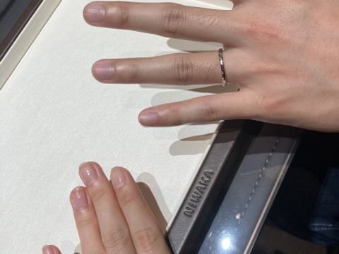 【俄(にわか)の口コミ】 セットでつけた時のつながりも、結婚指輪と婚約指輪それぞれのデザインも…