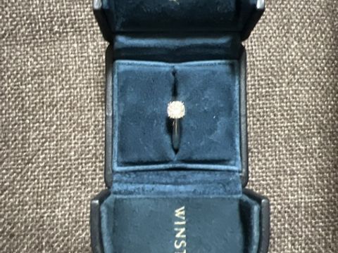 【ハリー・ウィンストン(Harry Winston)の口コミ】 シンプルで合わせやすく、憧れの一粒ダイヤだったためこちらに決めました…