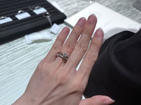 【TRECENTI(トレセンテ)の口コミ】 V字デザインのため一粒ダイヤがより目立って可愛いと思います。キラキラが…