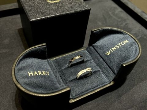 【ハリー・ウィンストン(Harry Winston)の口コミ】 ２回ほど店舗で試着をして決めました。新郎の指輪は、指輪の側面が角ばっ…