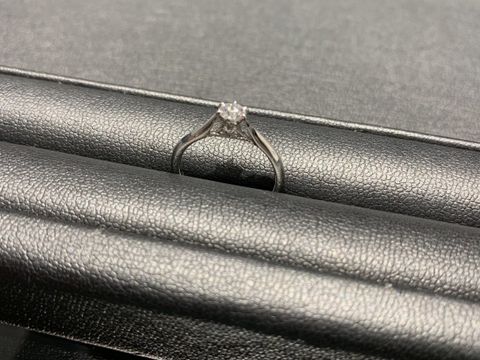【エクセルコダイヤモンド(EXELCO DIAMOND)の口コミ】 先に結婚指輪を購入しており、後から婚約指輪を買って貰いました。結婚指…