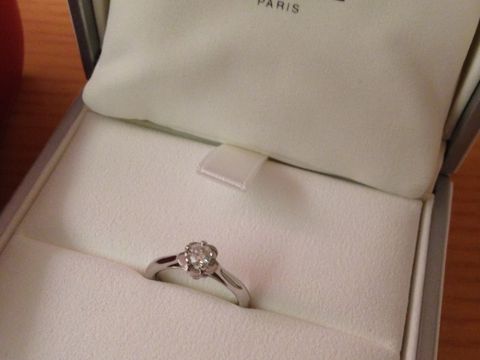 【シャネル(CHANEL)の口コミ】 カメリアリングに憧れていたものの，かわいすぎて，年齢とともに使えなく…