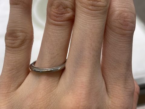【ティファニー(Tiffany & Co.)の口コミ】 ストレートだけどリングの周囲に上下ミル打のデザインがあしらわれており…