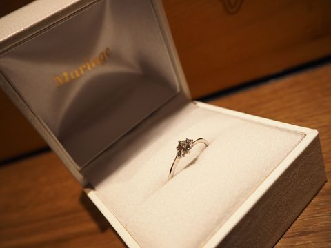 【Mariage ent(マリアージュエント)の口コミ】 いくつか指輪を見て、自分の好みはウェーブまたはS字で、メインのダイヤの…