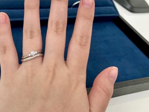 【4℃ BRIDAL(ヨンドシーブライダル)の口コミ】 婚約指輪について、日常使いをしたいためあまりダイヤが邪魔にならないも…