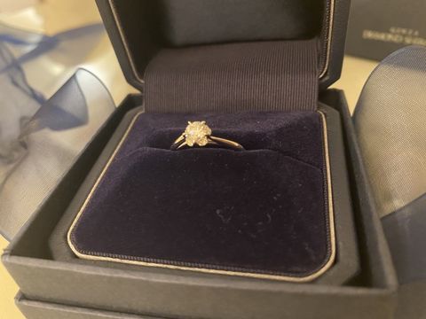 【銀座ダイヤモンドシライシの口コミ】 関節が太め、手は小さめ、指短めの子供手です。最初は海外ブランドに目が…