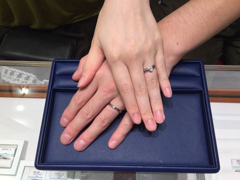 【銀座ダイヤモンドシライシの口コミ】 先に婚約指輪を決め、重ね付けして使えるようにそれに合わせたものにしま…