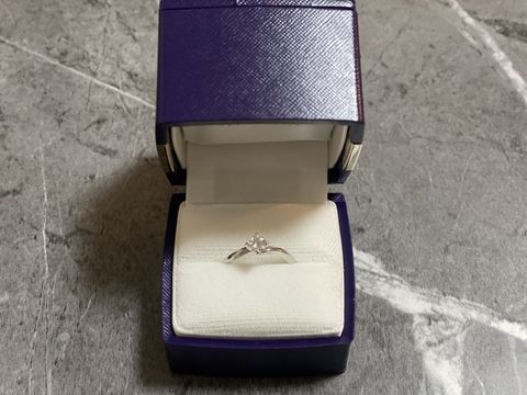 【俄(にわか)の口コミ】 リングはウェーブの形がちょうどよく、また、ダイヤを受ける部分も数が多…