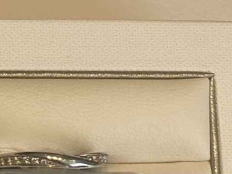 【銀座ダイヤモンドシライシの口コミ】 シンプルですがウェーブタイプでダイヤモンドが複数連なっておりデザイン…