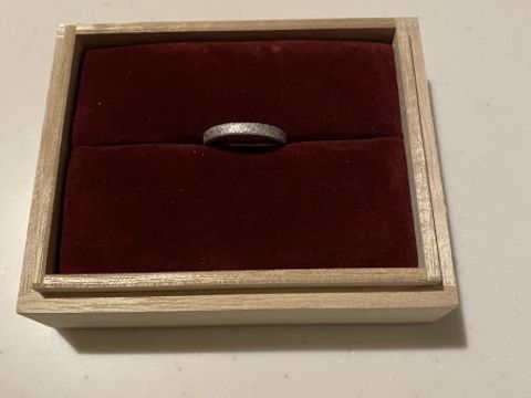 【ichi(イチ)の口コミ】 雑誌でこの石地の指輪を見て一目惚れしました。
実際に店舗に行き、試着を…