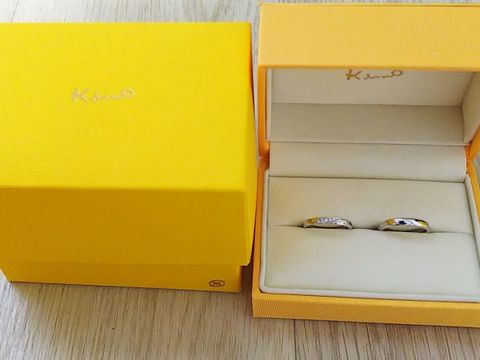 【ケイウノ ブライダル(K.UNO BRIDAL)の口コミ】 女性側は結婚指輪、素材はプラチナ、
ダイヤモンドが入ったデザインで、探…
