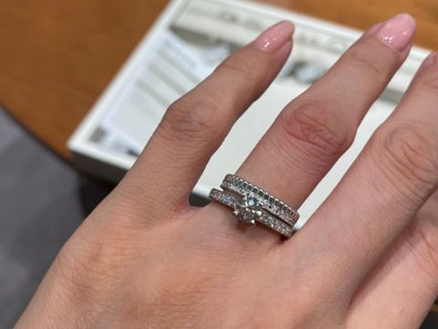 【ブシュロン(BOUCHERON)の口コミ】 ・beloved ビーラブド ソリテール リング パヴェ
トップの石の大きさが0.5…