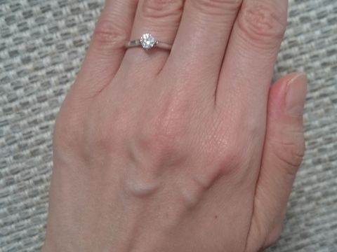 【MIKIMOTO(ミキモト)の口コミ】 定番の一粒ダイヤで、いい意味で個性のないシンプルなものを探して辿り着…