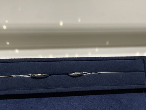 【4℃ BRIDAL(ヨンドシーブライダル)の口コミ】 パッと見るとよくありそうなデザインなのですが、細かな部分までしっかり…