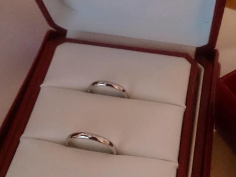 【カルティエ(Cartier)の口コミ】 結婚指輪がシンプルだけど小さなダイヤがついているものがいいと漠然と思…