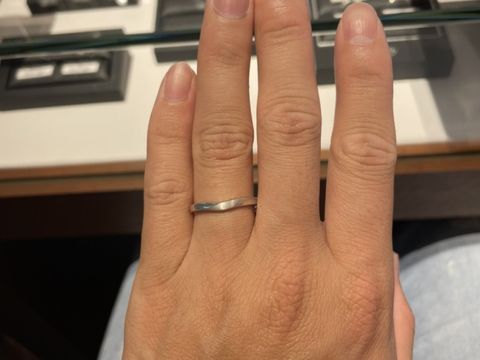 【銀座ダイヤモンドシライシの口コミ】 圧倒的にデザインが気に入りました。
艶消し加工をすることで、他とはちょ…
