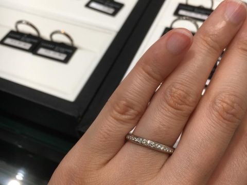 【ラザール ダイヤモンド(LAZARE DIAMOND)の口コミ】 ハーフエタニティに憧れていたので着用しました。真ん中の大きめのダイヤ…