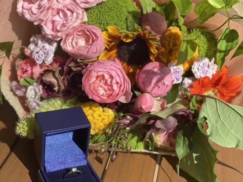 【銀座ダイヤモンドシライシの口コミ】 キラキラしてて最高に可愛いです。素敵な物を貰いました。一生の宝物です…