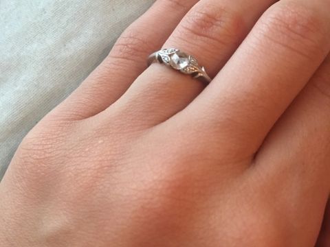 【hum(ハム)の口コミ】 ローズカットのダイヤモンド。ブリリアントカットの如何にもダイヤという…