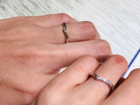 【TRECENTI(トレセンテ)の口コミ】 男性側はダイヤが入ってないので、形が特徴的なものを探していました。
こ…