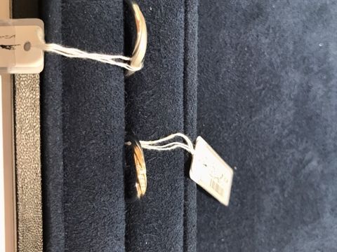 【4℃ BRIDAL(ヨンドシーブライダル)の口コミ】 4°Cならではだと思うのが、着け心地の良さだと思います。店員さんも説…