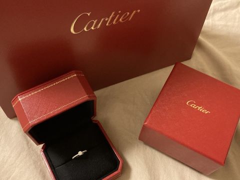 【カルティエ(Cartier)の口コミ】 エタンセルドゥカルティエソリテールリングを選びました。指が細めなので…
