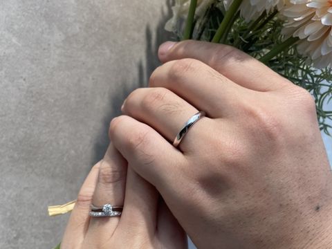 【ラザール ダイヤモンド(LAZARE DIAMOND)の口コミ】 婚約指輪と同じお店で購入しました。
担当者の方がとてもわかりやすく説明…