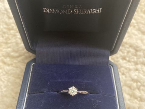 【銀座ダイヤモンドシライシの口コミ】 一粒ダイヤが素敵で選びました。
ダイヤの輝きがキレイで一目惚れ。
悩ん…