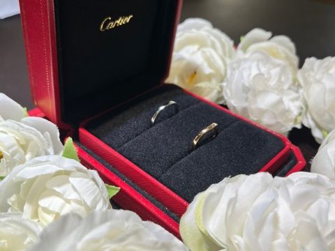 【カルティエ(Cartier)の口コミ】 様々なブランドの結婚指輪を見てまわりましたが、カルティエのこちらの指…