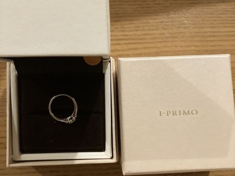 【アイプリモ(I-PRIMO)の口コミ】 キラキラ輝くダイヤモンドがとてもきれいで決めました。ダイヤモンドのカ…