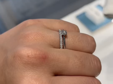【ティファニー(Tiffany & Co.)の口コミ】 婚約指輪と結婚指輪どちらも必ず購入したいと思っていました。結婚指輪は…