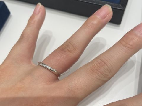 【4℃ BRIDAL(ヨンドシーブライダル)の口コミ】 指輪のデザインはショーケース内にたくさんあり、選びきれないほどでした…
