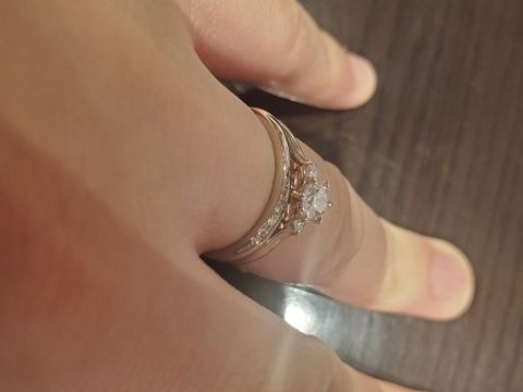 【ケイウノ ブライダル(K.UNO BRIDAL)の口コミ】 リボンのデザインがかわいくて、他ではあまり見ないデザインでした。かさ…