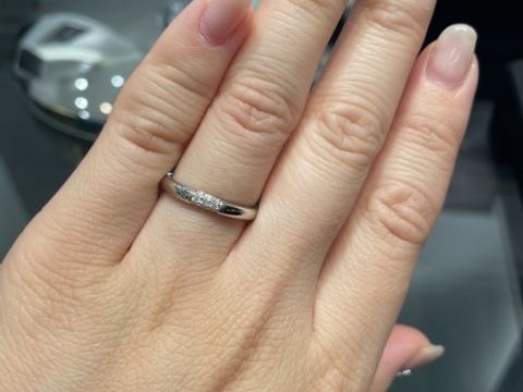 【ラザール ダイヤモンド(LAZARE DIAMOND)の口コミ】 グレートヒルはメレダイヤモンドが9石入っており、どの角度から見てもとて…