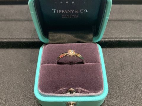 【ティファニー(Tiffany & Co.)の口コミ】 シンプルながら、めちゃくちゃ可愛いです。
ダイヤモンドのかがやきも素敵…