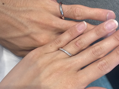 【エクセルコダイヤモンド(EXELCO DIAMOND)の口コミ】 ダイヤモンドがキラキラしておりとても綺麗でした。また、デザインが斜め…