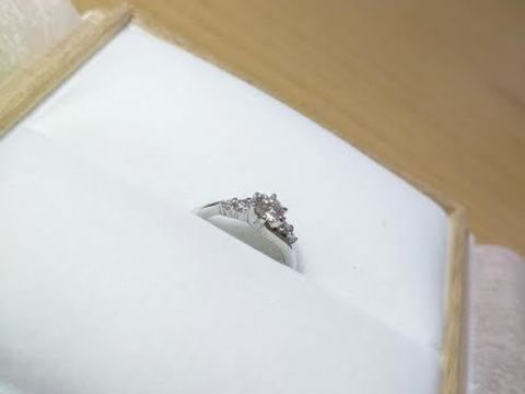 【宝寿堂(ほうじゅどう)の口コミ】 ダイヤの石から、二人で選びました。
実際に店頭で二人で見せていただき、…