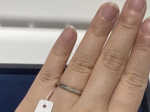 【4℃ BRIDAL(ヨンドシーブライダル)の口コミ】 指輪のデザインが個人的にドンピシャでした！
50周年記念デザインだそうで…