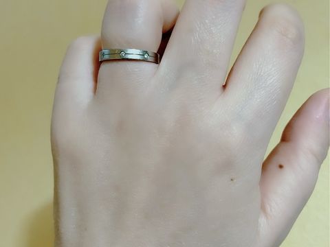 【ROYAL ASSCHER(ロイヤル・アッシャー)の口コミ】 主人にちゃんと毎日着けていてほしいと考え、指輪選びは主人に完全に任せ…