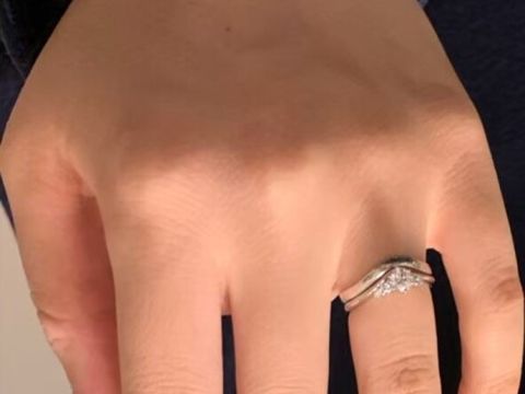 【モニッケンダム(MONNICKENDAM)の口コミ】 手作りした結婚指輪がV字ラインのため、それに合うものを探していました。…