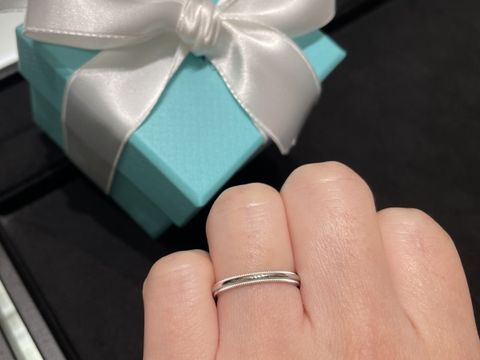 【ティファニー(Tiffany & Co.)の口コミ】 ティファニーのクラシック　ミルグレイン　バンドリングです。
こちらはダ…