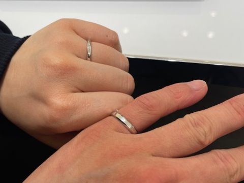 【4℃ BRIDAL(ヨンドシーブライダル)の口コミ】 ダイヤの輝きが素敵でした。
プラチナの純度が高いので重みがありました。…