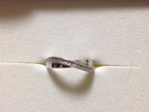 【close to me(クロストゥーミー)の口コミ】 細身のデザインで指が綺麗に見えること、ブルーダイアモンドか目を引きリ…