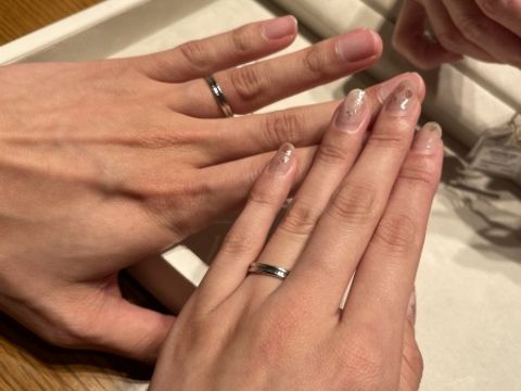 【ブシュロン(BOUCHERON)の口コミ】 デザイン性は抜群に良かったです。
ペアデザインで女性と男性でデザインが…