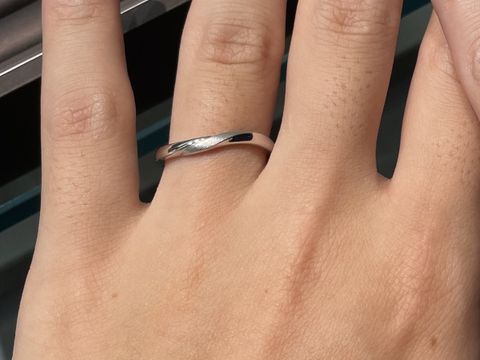 【アイプリモ(I-PRIMO)の口コミ】 丸みがあり滑らかなつけ心地です。艶消し部とのツーカラーがとてもスタイ…